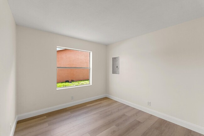 Building Photo - 7406 Willow Spring Cir N