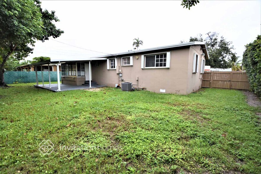 Building Photo - 7760 SW 18th Terrace