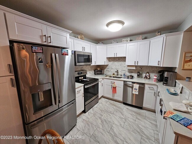 Primary Photo - 1187 E Ocean Ave