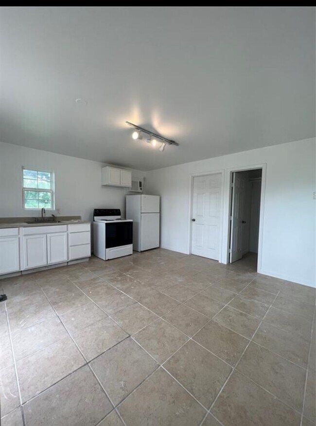 Building Photo - 6265 Highway 75