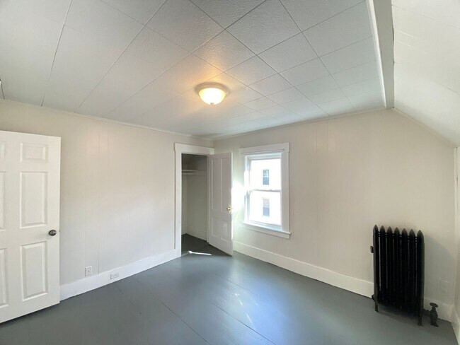 Building Photo - 348 Portland St