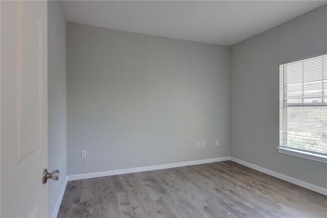 Building Photo - 2320 Gracy Farms Ln