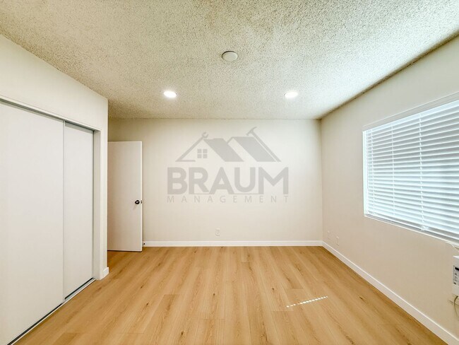 Building Photo - 13115 Oxnard St