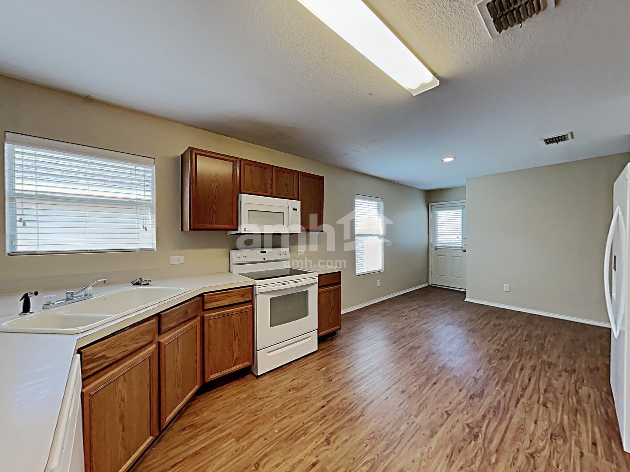 Building Photo - 1995 Kickapoo Trl