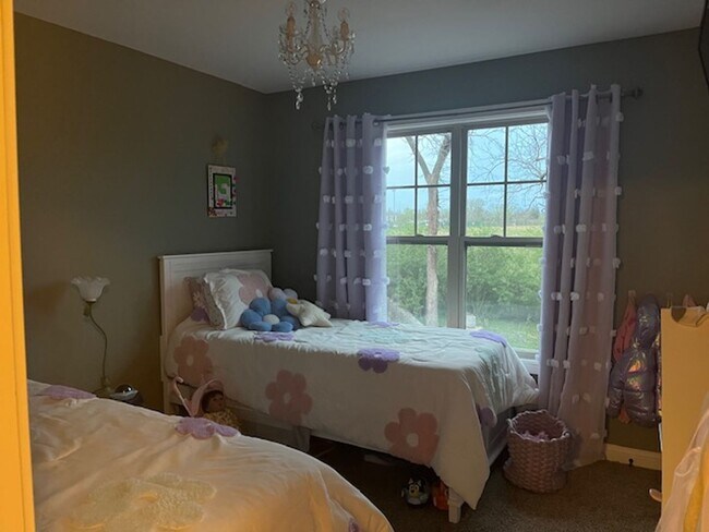 Building Photo - COMING SOON - LARGE 4 Bed 4 Bath in Lexington!