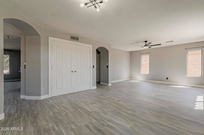 Building Photo - 21928 N Braden Rd