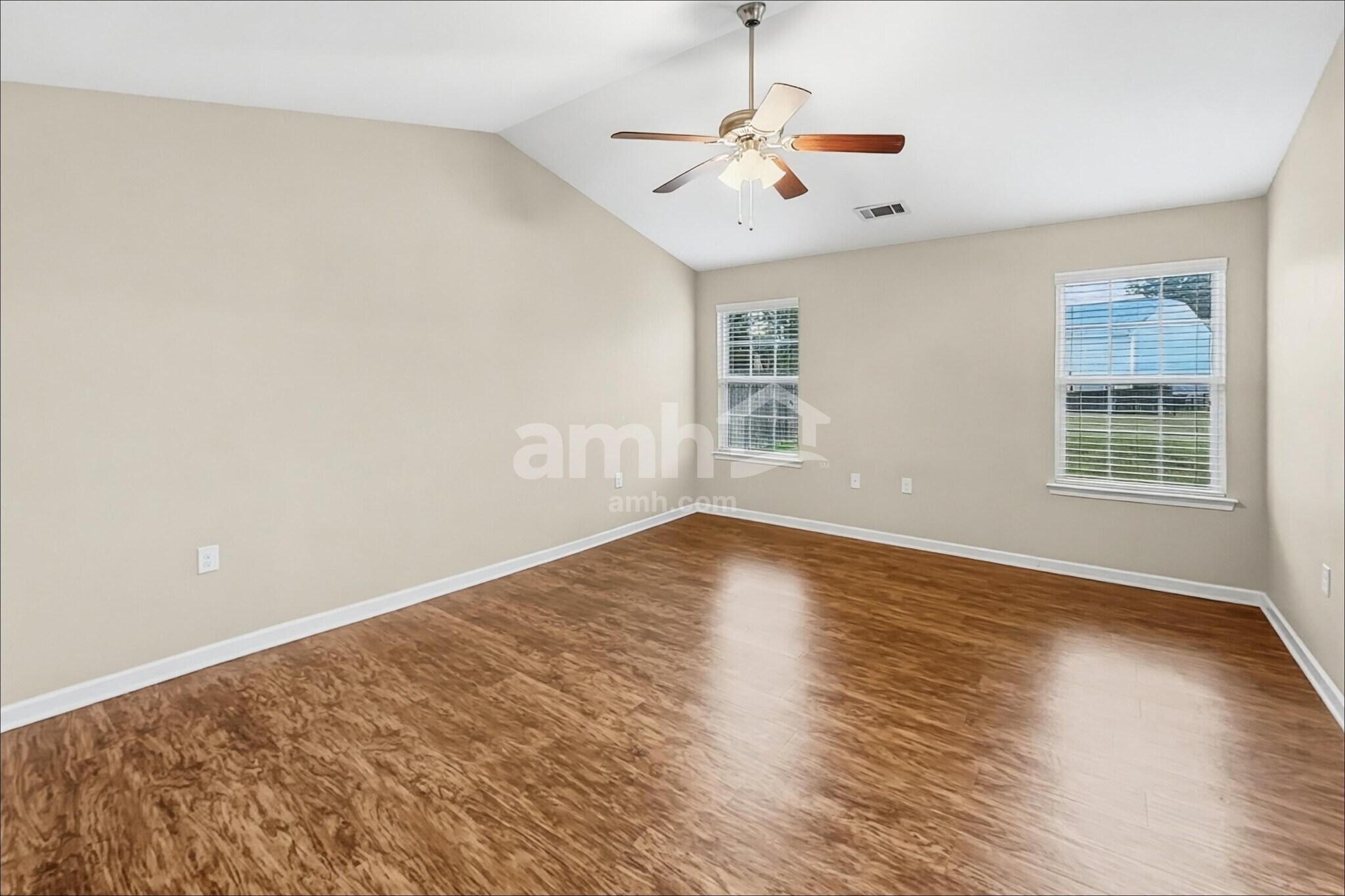 Building Photo - 410 Lind Point Ln