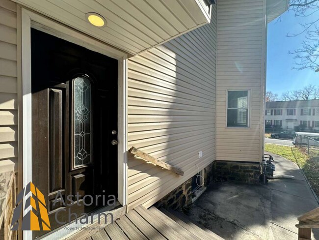 Building Photo - 3004 Clifton Ave