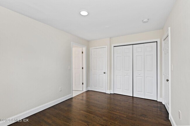 Building Photo - 10 Artic St