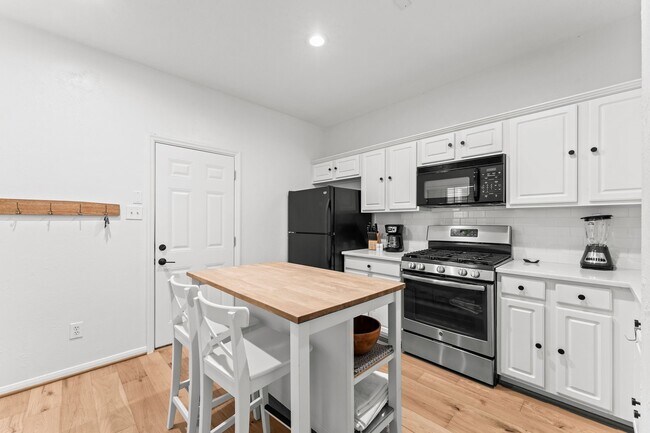 Building Photo - 7 S Avonlea Cir