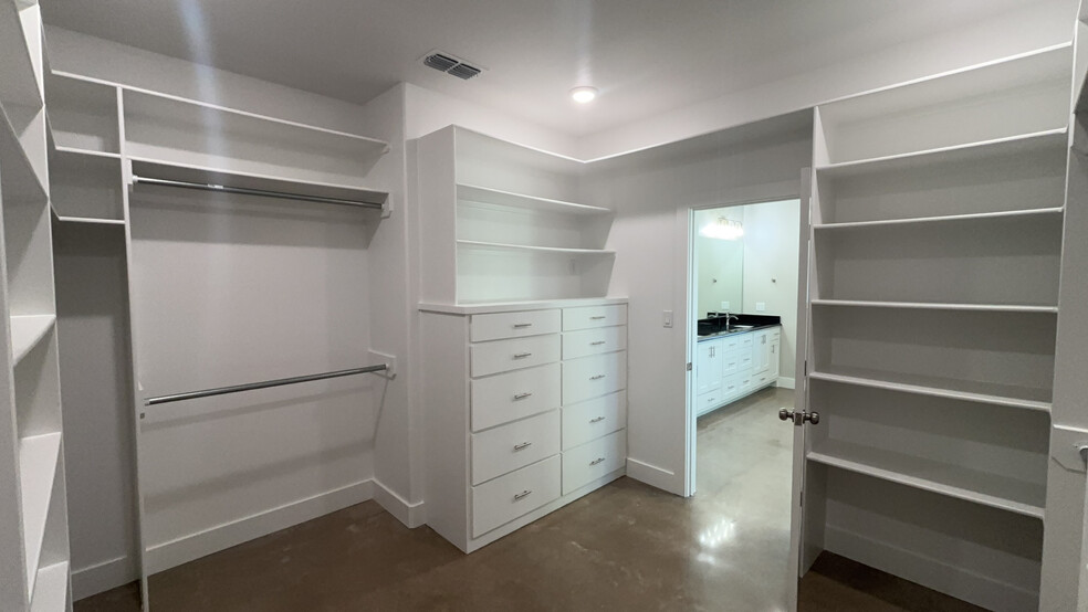 Building Photo - 12542 Vinson Cir
