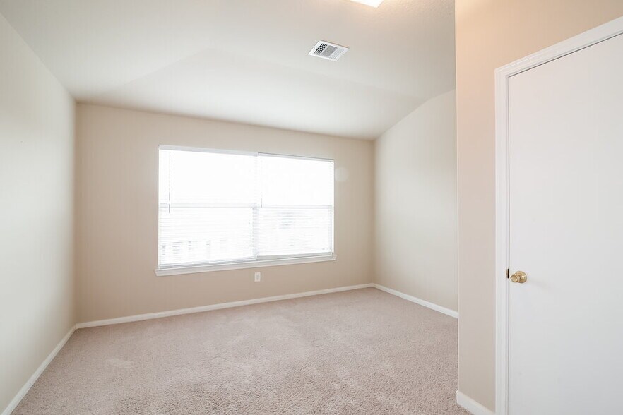 Building Photo - 6831 Silver Shores Ln