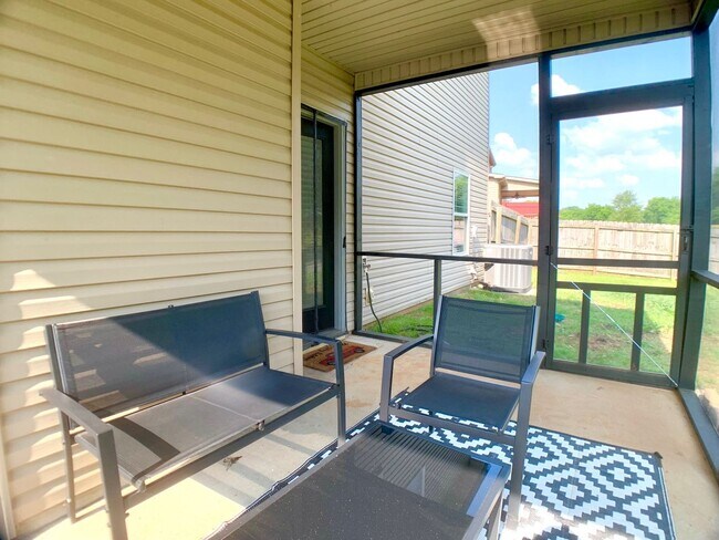 Building Photo - 2925 McManus Cir
