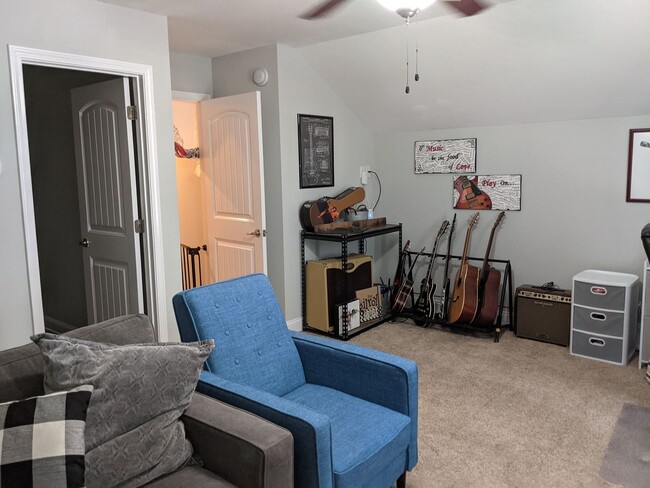 Building Photo - Available August 15th!!! $2200 a month!!!