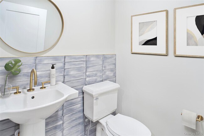 Building Photo - 695 Merrick Ave