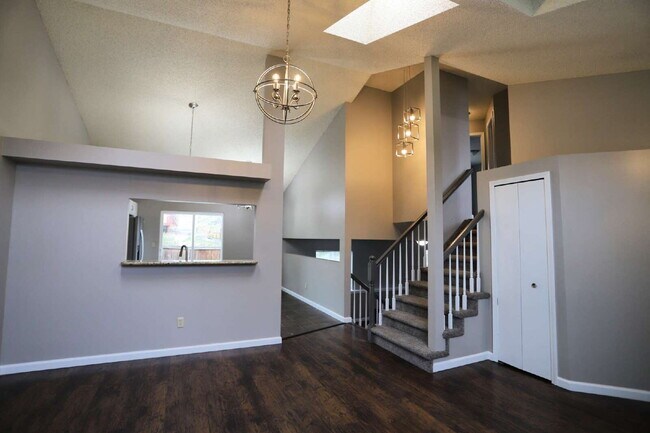 Building Photo - Beautifully Updated Split-Level Home with ...