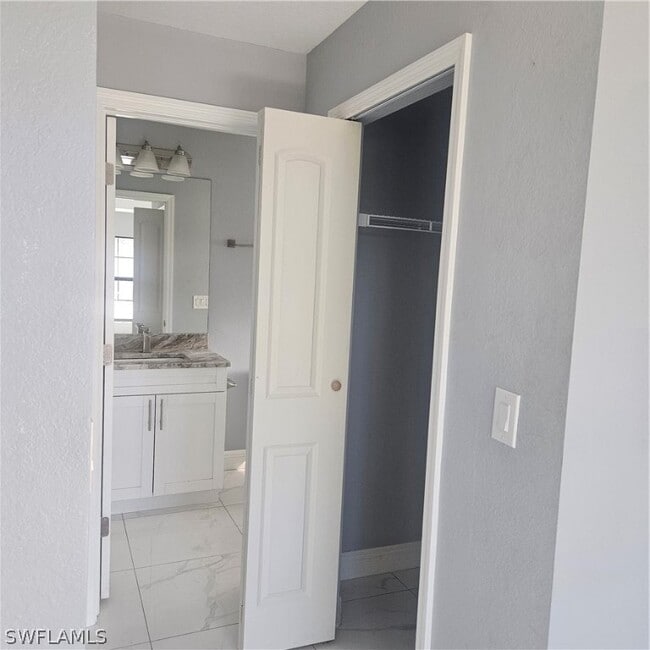 Building Photo - 131 Gilbert Ave S