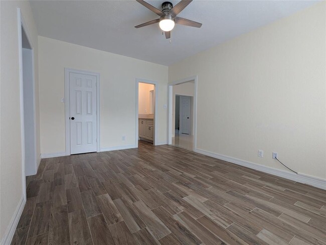 Building Photo - 738 Plainwood Dr