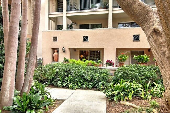 Building Photo - Stylish Dream Condo located across the street from East Beach! Santa Barbara:)