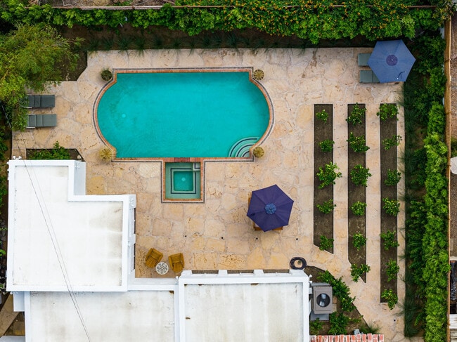 Building Photo - 439 E Sonora Rd