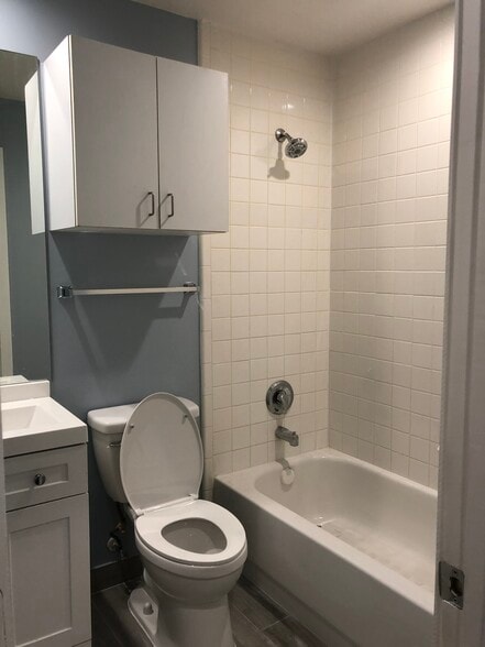 Bathroom - 2716 Chenevert St