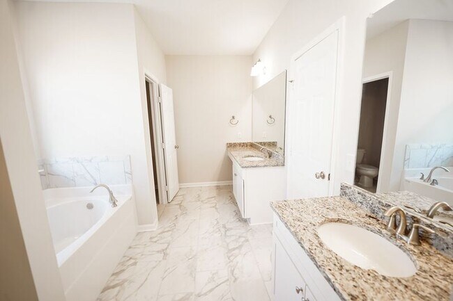 Building Photo - 125 Chilburn Cir