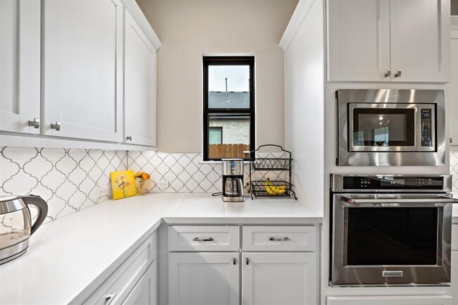 Building Photo - 27426 Haywood Ln
