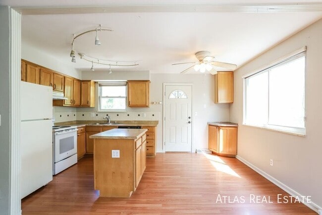 Building Photo - 3603 W 90th Pl