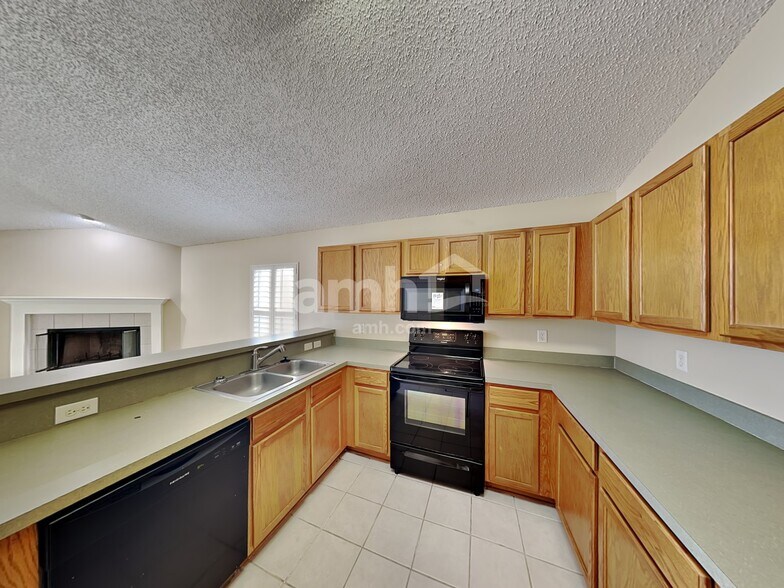 Building Photo - 509 Chancellor Dr W