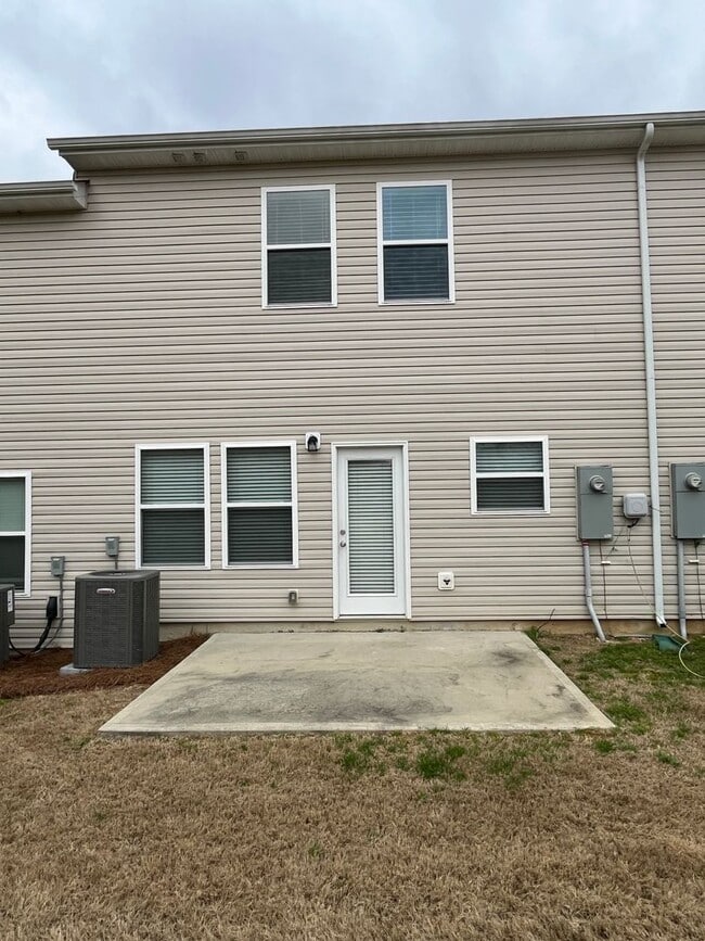 Building Photo - Convenient 3 Bed Townhome near Harrisburg