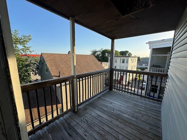 Building Photo - 139 Cottage St