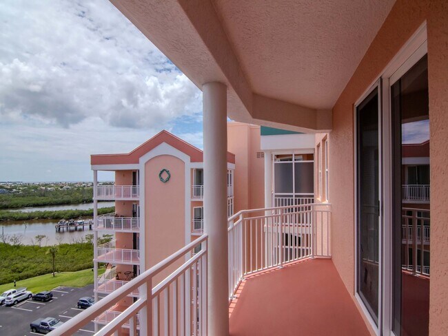 Building Photo - Waterfront Penthouse Living – Luxury 3 Bedroom / 2 Bath Condo on the Water