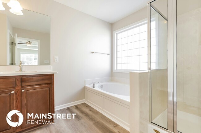 Building Photo - 5979 Coopers Hawk Trail