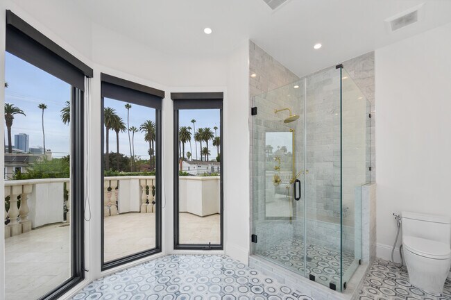 Building Photo - 517 N Camden Dr