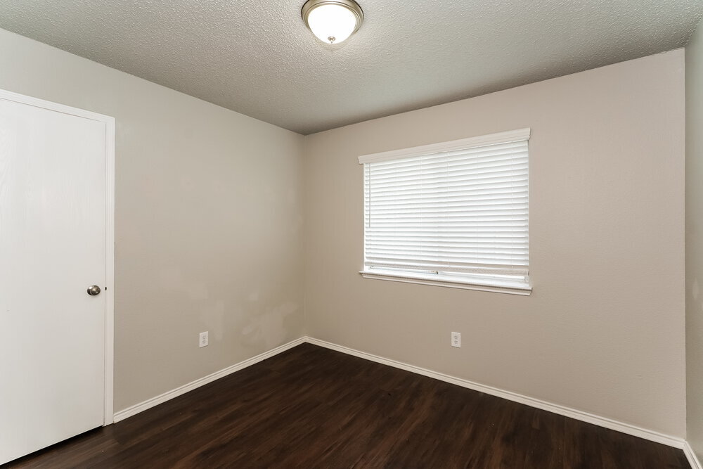 Building Photo - 1121 Sandalwood Dr