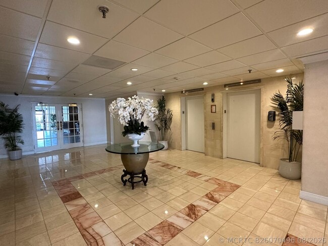 Building Photo - 5047 N Hwy A1A