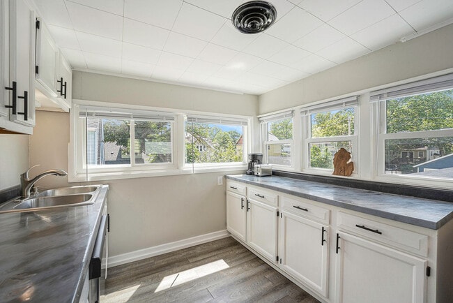 Building Photo - 149 Valley Ave NW