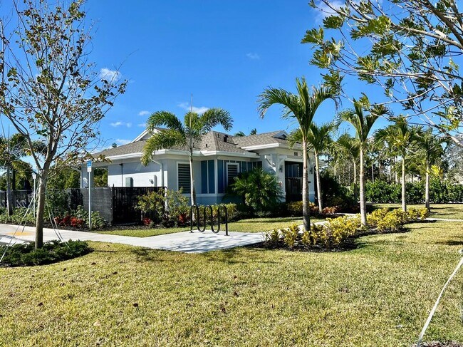 Building Photo - 553 Rivergrass St