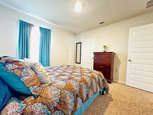 Building Photo - 603 Champ Trl