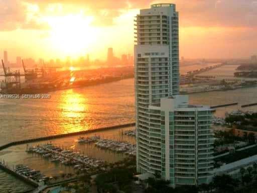 Building Photo - 1000 South Pointe Dr