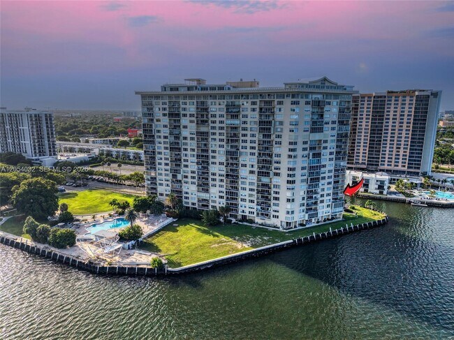 Building Photo - 11111 Biscayne Blvd