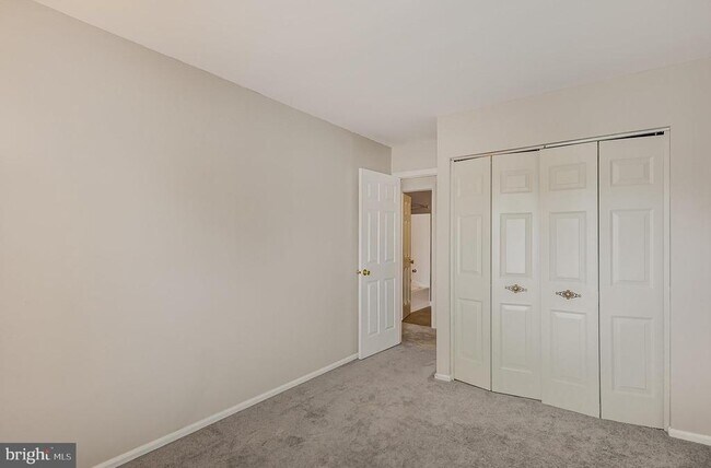 Building Photo - 1140 Hedgerow Ln
