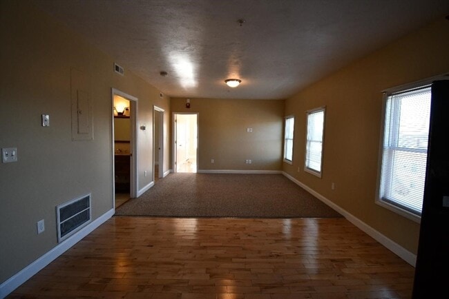 Building Photo - 40 Sylvester St