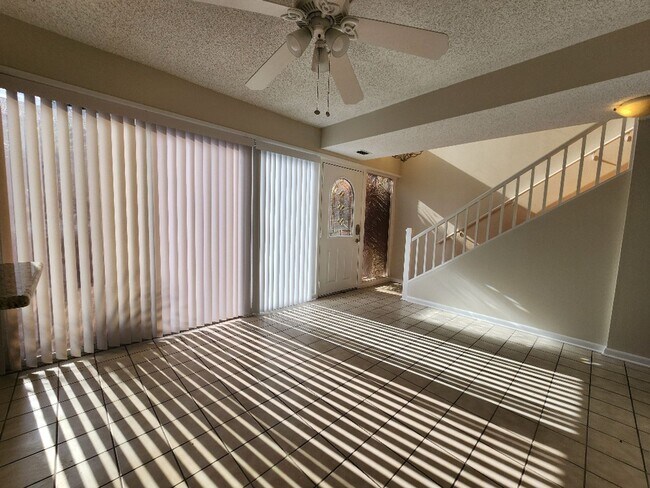 Building Photo - Gorgeous 3-Bedroom, 2.5-Bathroom Townhome in Winter Haven