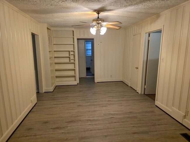 Den - 685 Coleman Ave