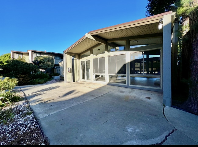 Building Photo - 806 Coriander Dr