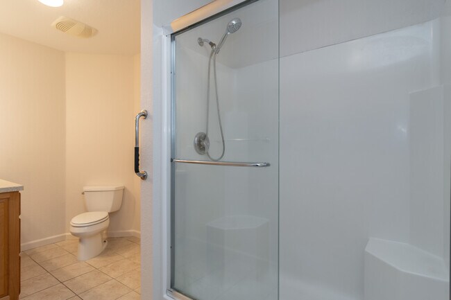 Building Photo - 233 Palmdale Ave