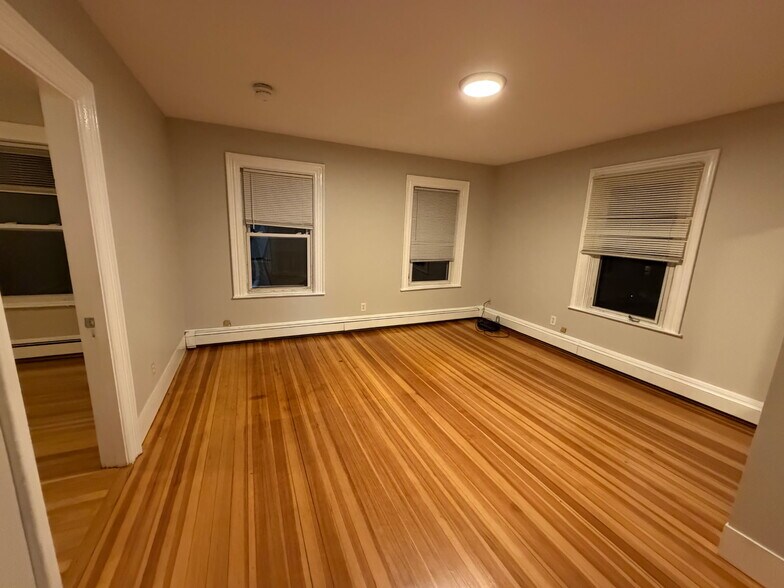 Building Photo - 32 Tufts St