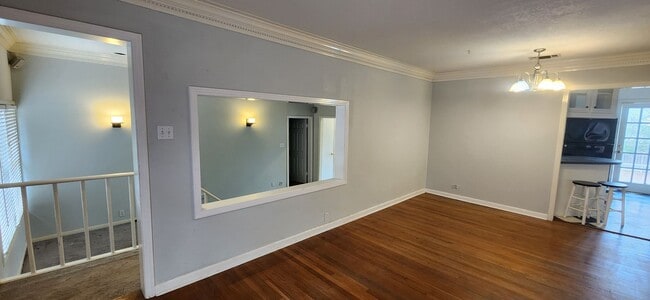 Building Photo - For Rent- Terrell Hills -2bed, 2 bath Home