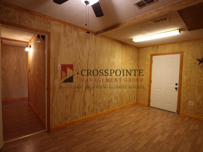 Building Photo - Coming Soon! 3 Bedroom 2 Bath in Bullard! Large Shop!